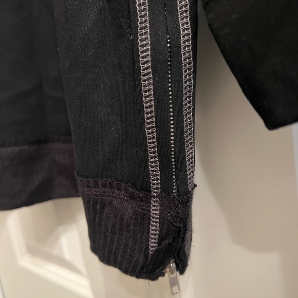 NWT Umgee black & cheetah print sweatshirt. Zipper sides. Size L. - Picture 5 of 5